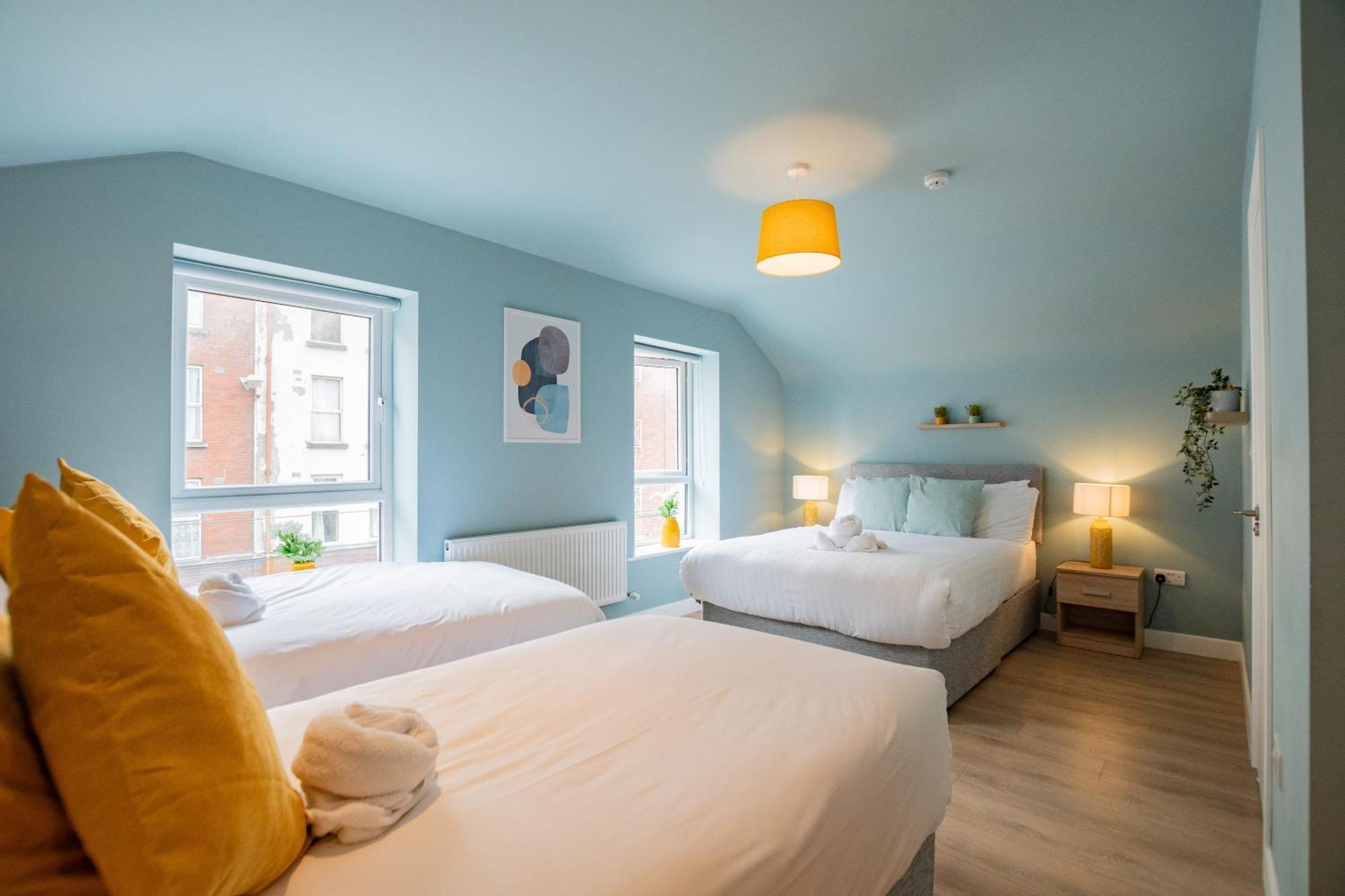 Вилла The Large Group House -Sleeps 21 Дублин Экстерьер фото
