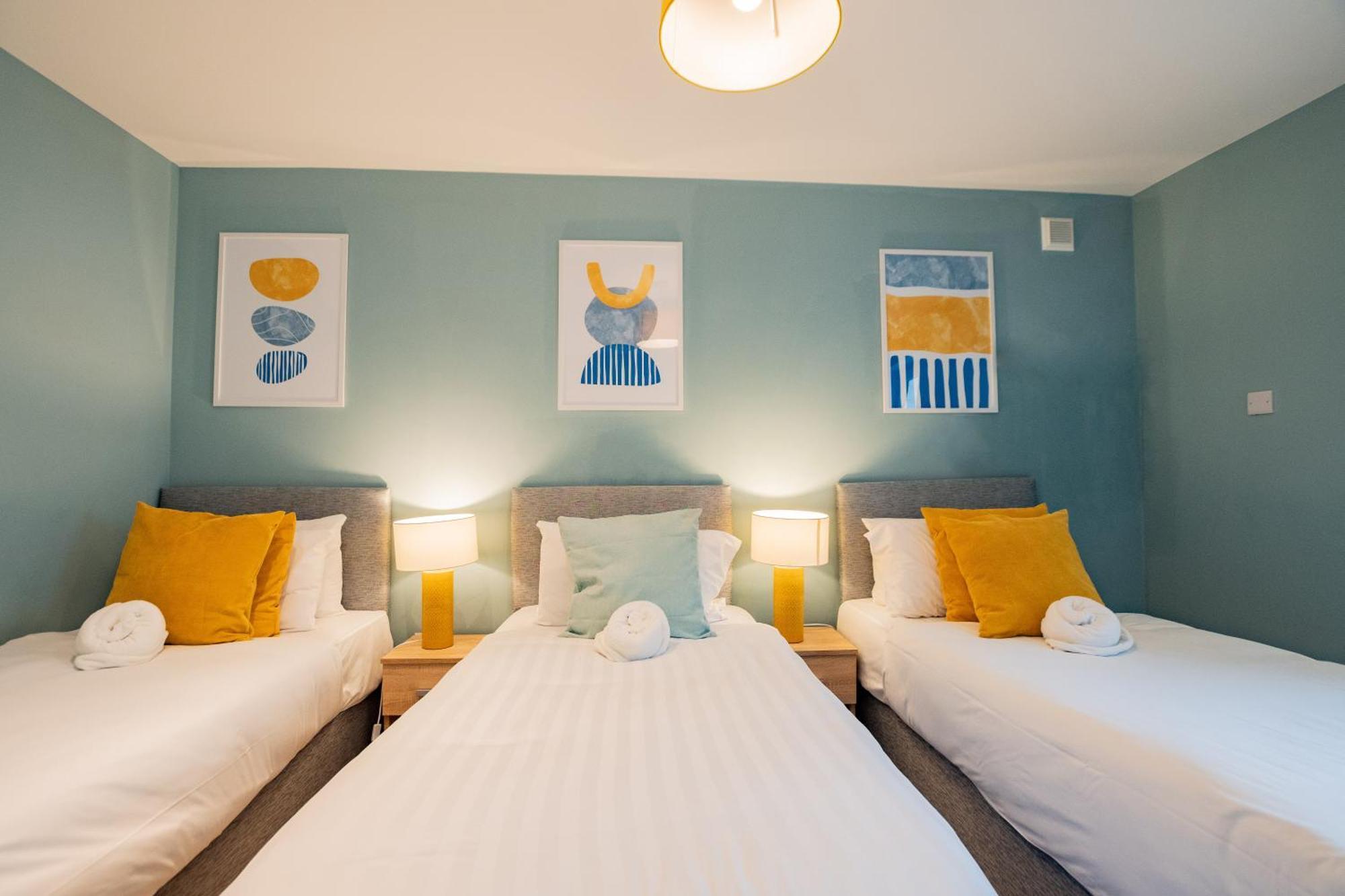 Вилла The Large Group House -Sleeps 21 Дублин Экстерьер фото