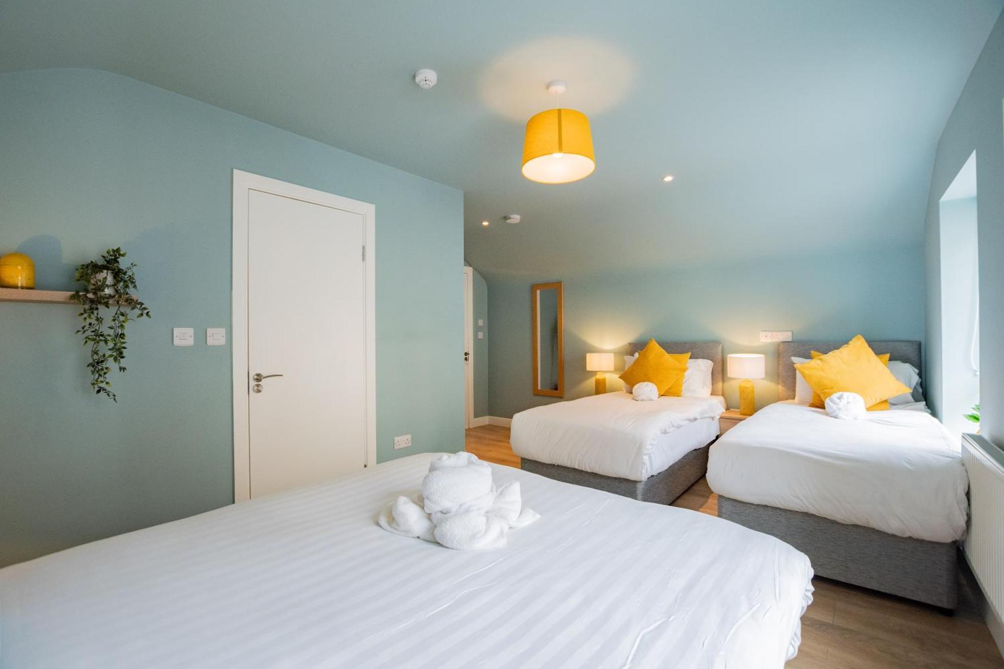Вилла The Large Group House -Sleeps 21 Дублин Экстерьер фото