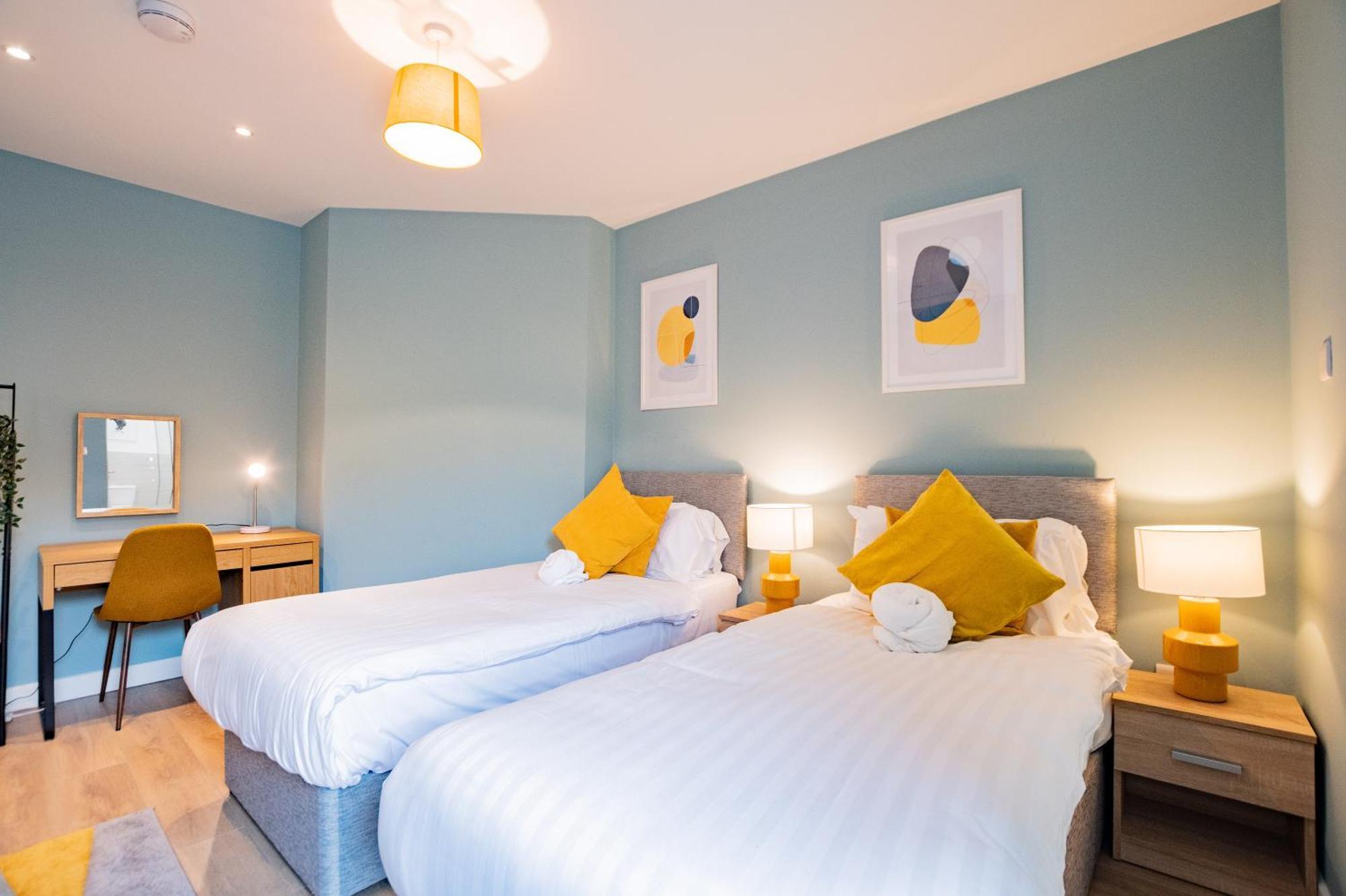 Вилла The Large Group House -Sleeps 21 Дублин Экстерьер фото