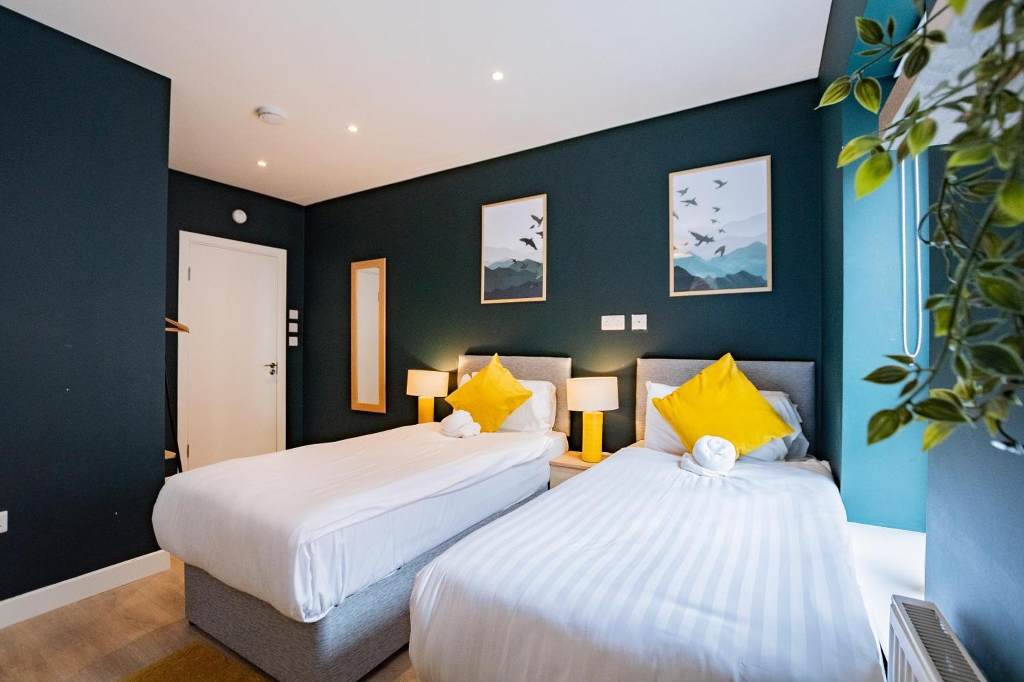 Вилла The Large Group House -Sleeps 21 Дублин Экстерьер фото