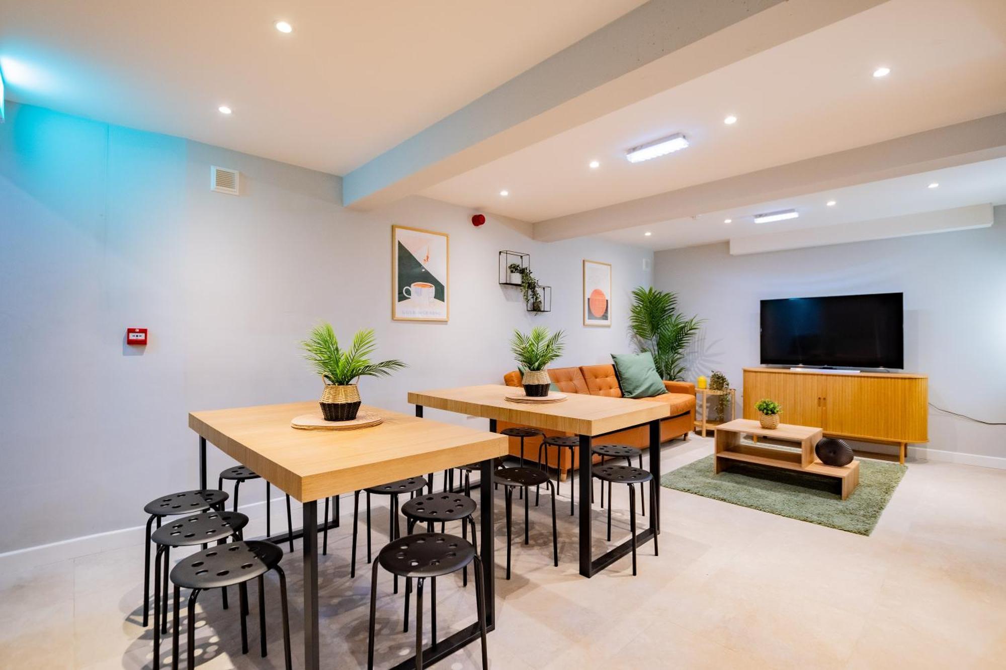 Вилла The Large Group House -Sleeps 21 Дублин Экстерьер фото