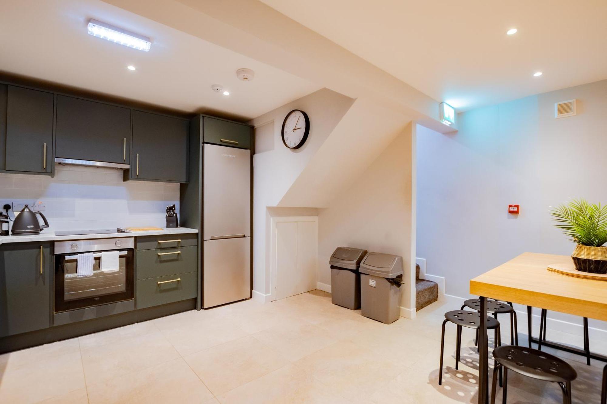 Вилла The Large Group House -Sleeps 21 Дублин Экстерьер фото