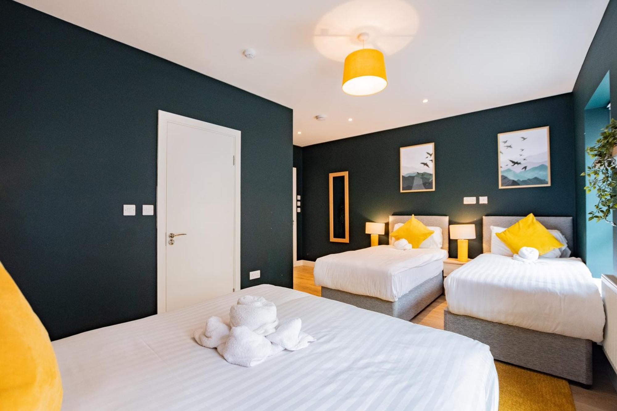 Вилла The Large Group House -Sleeps 21 Дублин Экстерьер фото